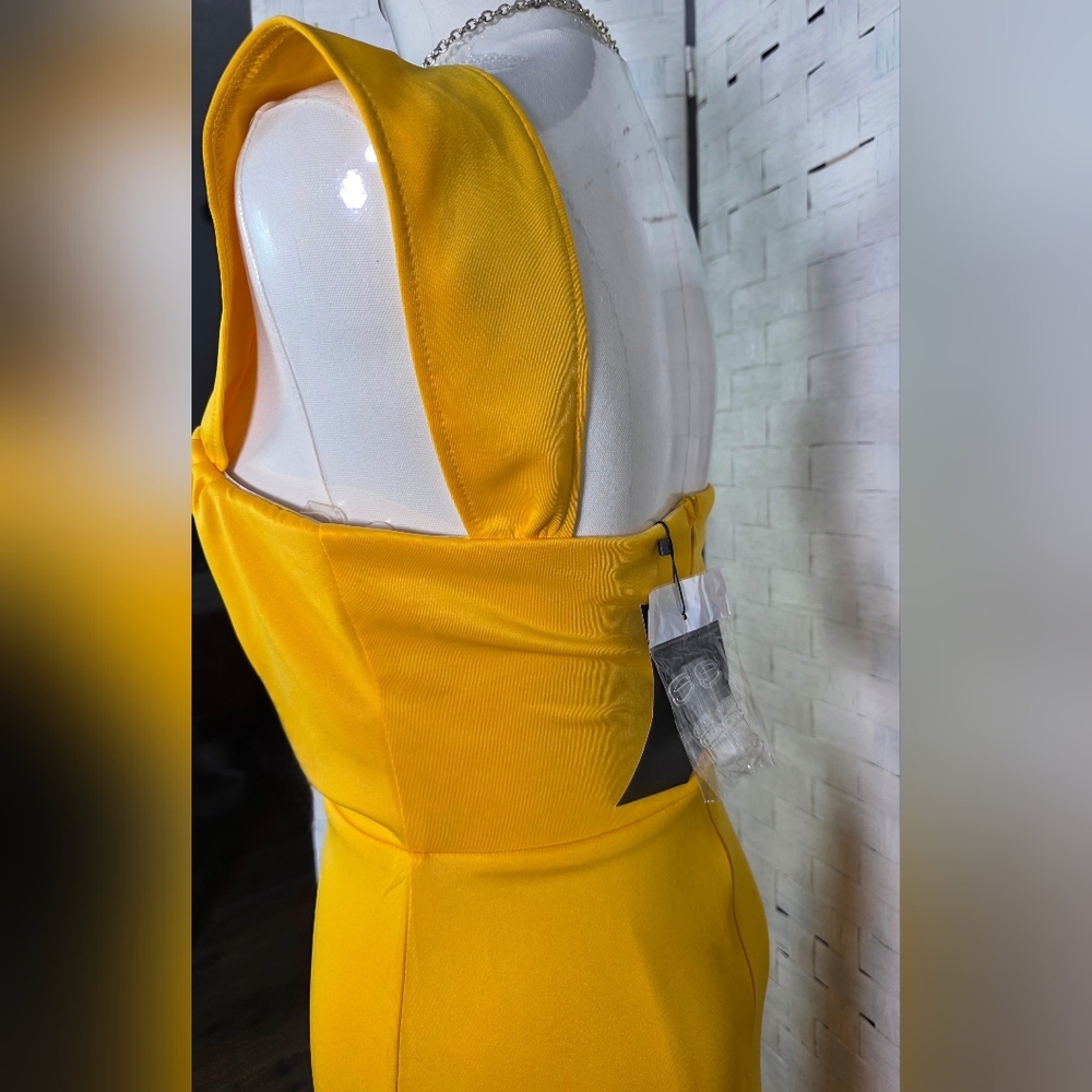 Elegant Yellow Evening Gown - Picture 5 of 9
